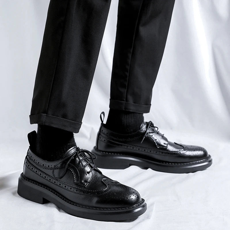 New Trending Brogues Classic Men Dress Shoes Men Oxfords Patent Leather Shoes Lace Up Formal Black Leather Wedding Party Shoes