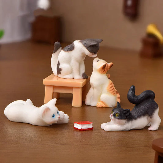 Cute Figurines Miniature Cartoon Animal Cat Resin Ornament Micro Landscape Kawaii Desk Accessories For Decoration Home Kids Gift