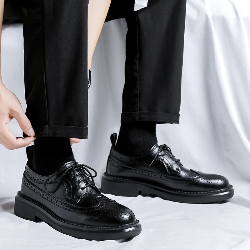 New Trending Brogues Classic Men Dress Shoes Men Oxfords Patent Leather Shoes Lace Up Formal Black Leather Wedding Party Shoes