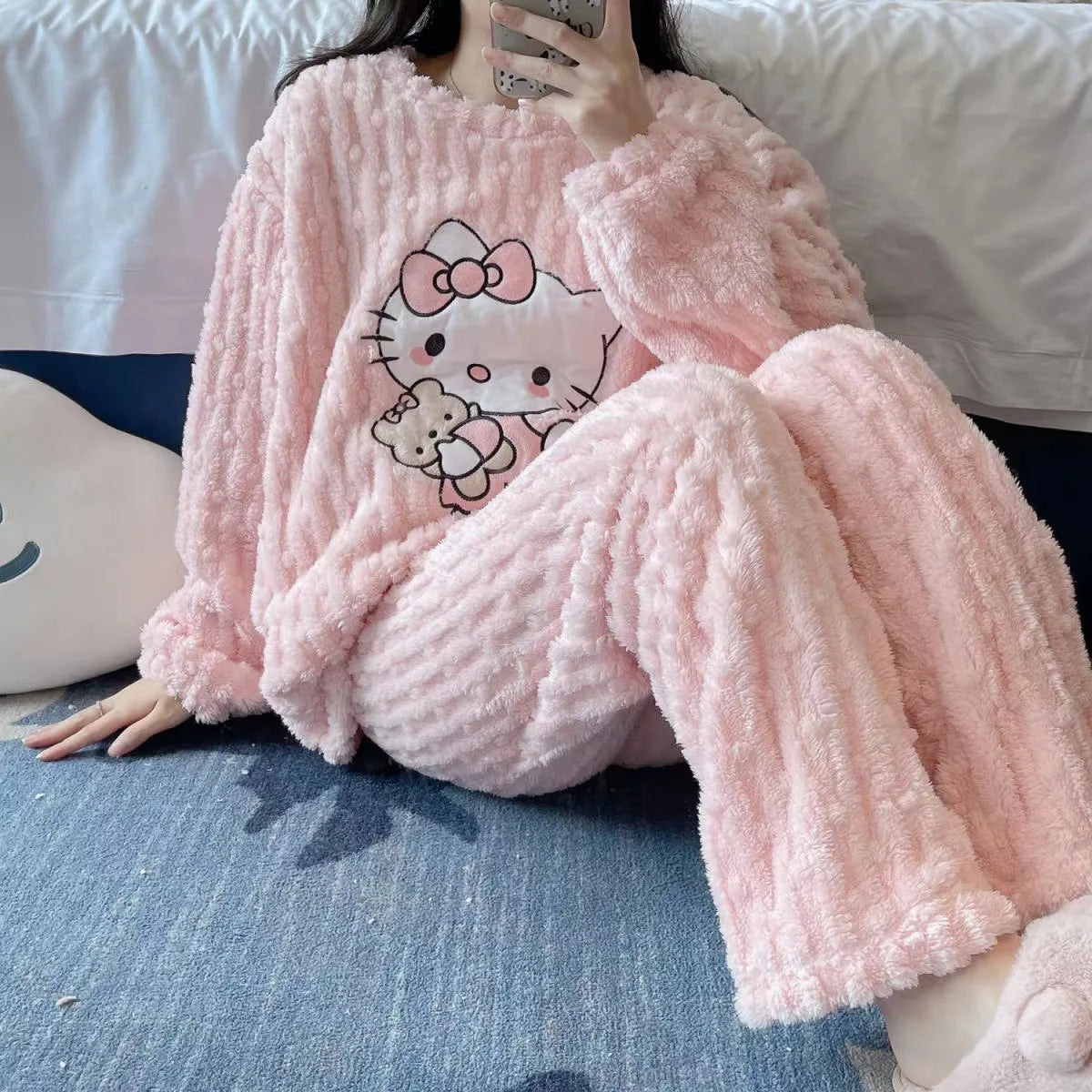 Hello Kitty Autumn Winter Fleecing Pajama Suit Warm Woolen Velvet Loungewear Set Top Elastic Waist Pants Women Sleepwear set