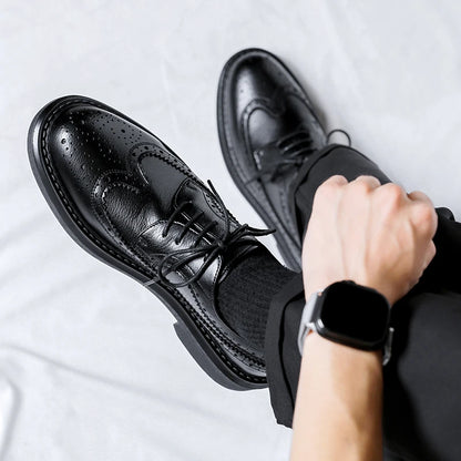 New Trending Brogues Classic Men Dress Shoes Men Oxfords Patent Leather Shoes Lace Up Formal Black Leather Wedding Party Shoes