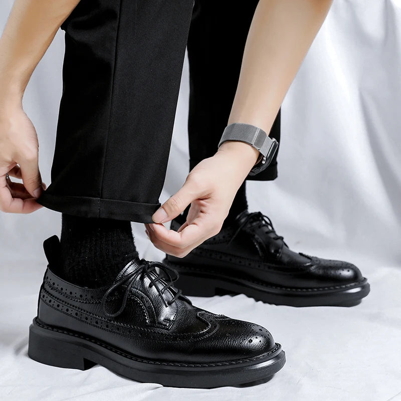 New Trending Brogues Classic Men Dress Shoes Men Oxfords Patent Leather Shoes Lace Up Formal Black Leather Wedding Party Shoes