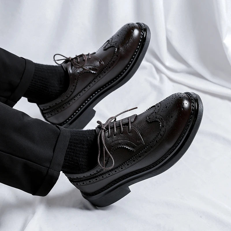 New Trending Brogues Classic Men Dress Shoes Men Oxfords Patent Leather Shoes Lace Up Formal Black Leather Wedding Party Shoes