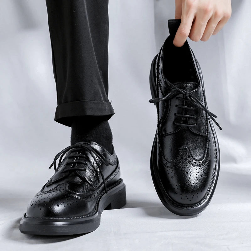 New Trending Brogues Classic Men Dress Shoes Men Oxfords Patent Leather Shoes Lace Up Formal Black Leather Wedding Party Shoes